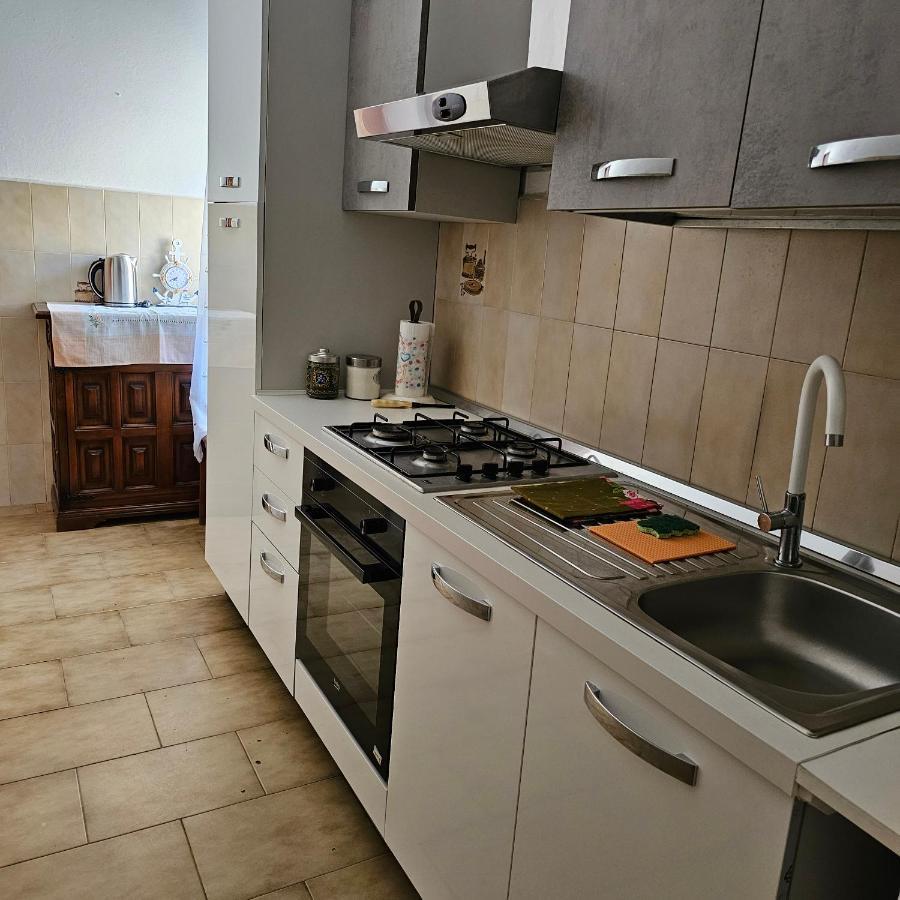 Appartamento A Telti Con Giardino Privato E Posto Auto Luaran gambar